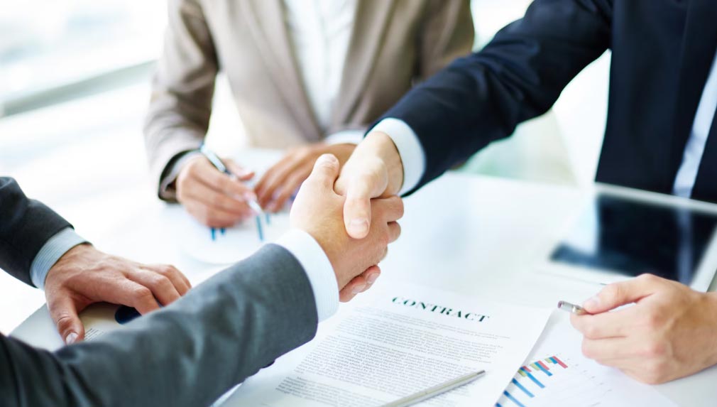 How to Choose Between Chambers of Commerce, Industry Associations and Global Trade Data?