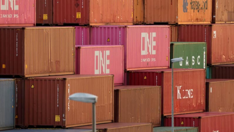 Japan's Exports Surge Nearly 17% in January, Hitting a Three-Year High